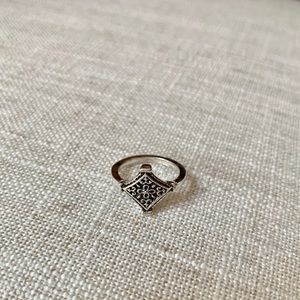 Ladies silver ring